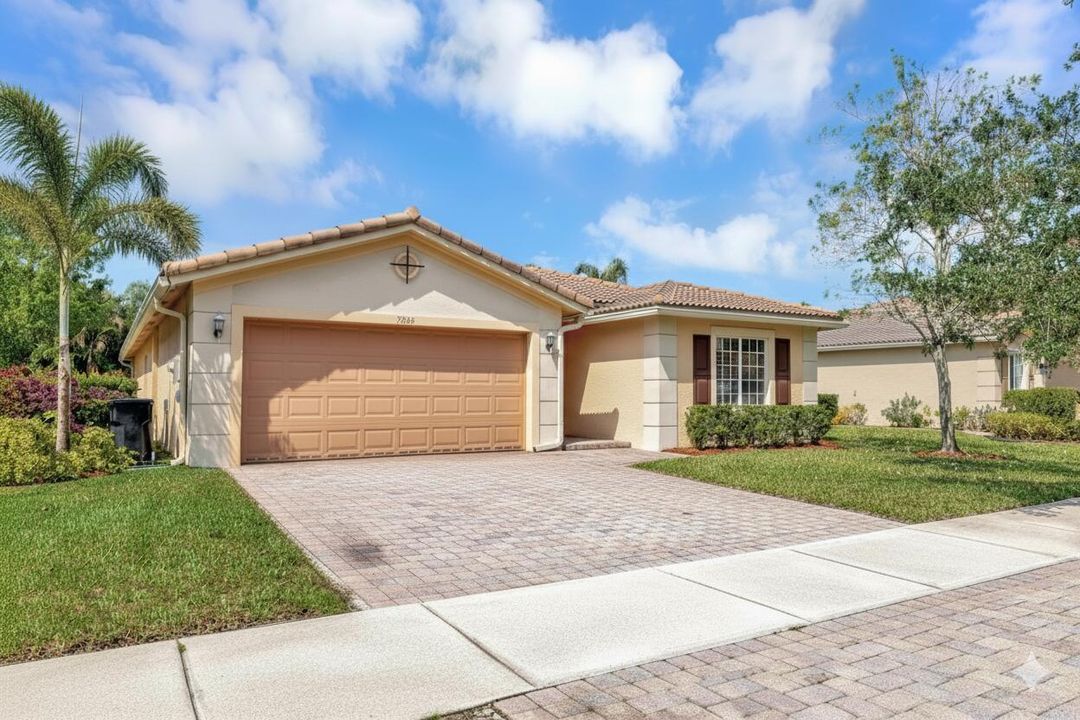 For Sale: $355,000 (3 beds, 2 baths, 1812 Square Feet)