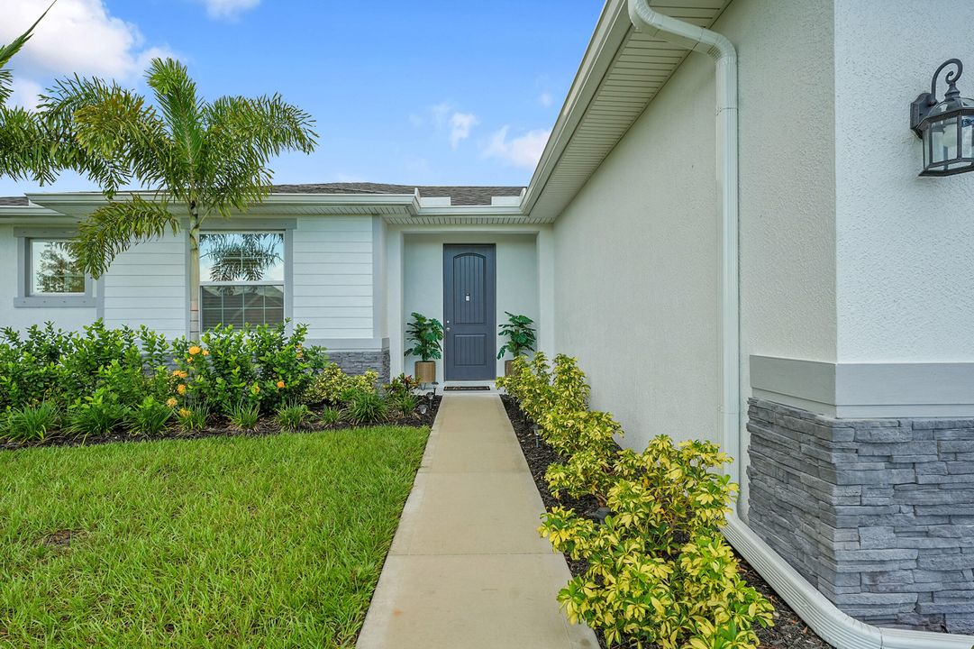 合同活跃: $460,000 (4 贝兹, 2 浴室, 1773 平方英尺)