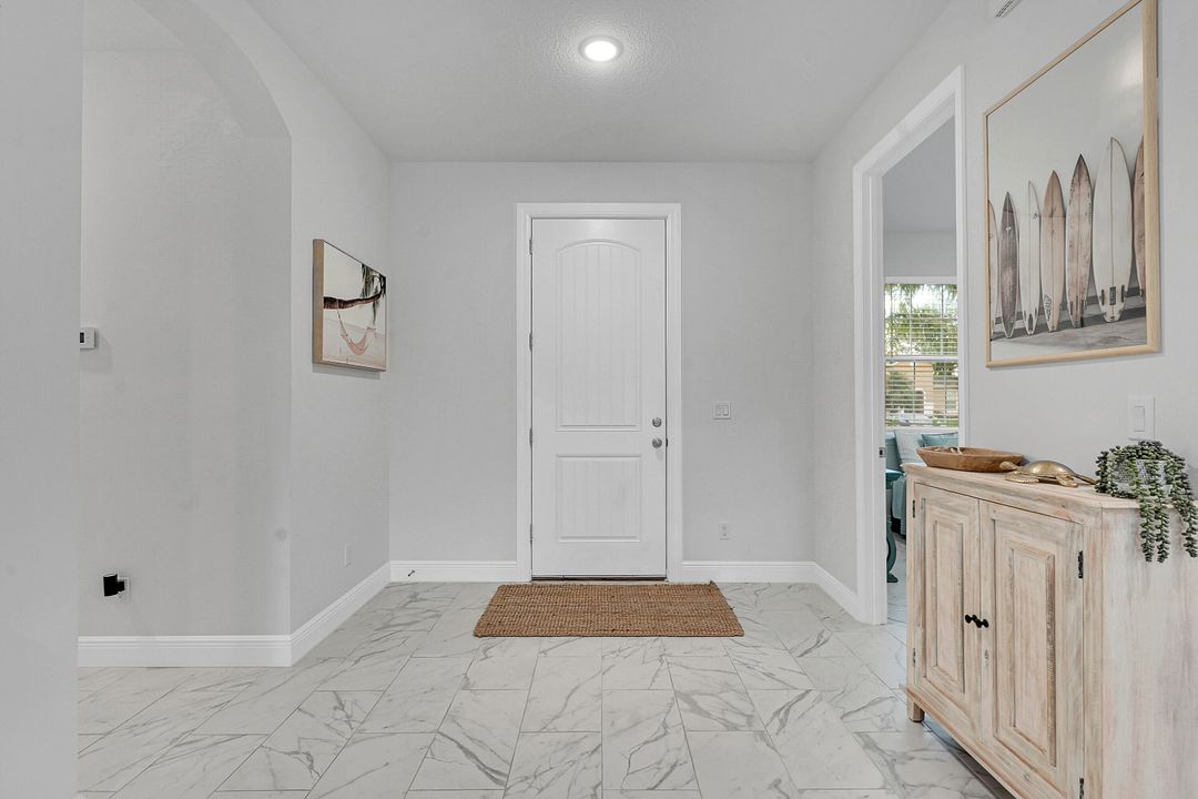 合同活跃: $460,000 (4 贝兹, 2 浴室, 1773 平方英尺)