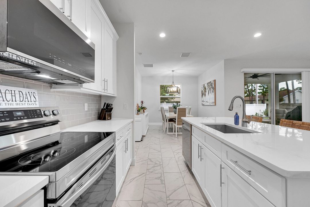 合同活跃: $460,000 (4 贝兹, 2 浴室, 1773 平方英尺)