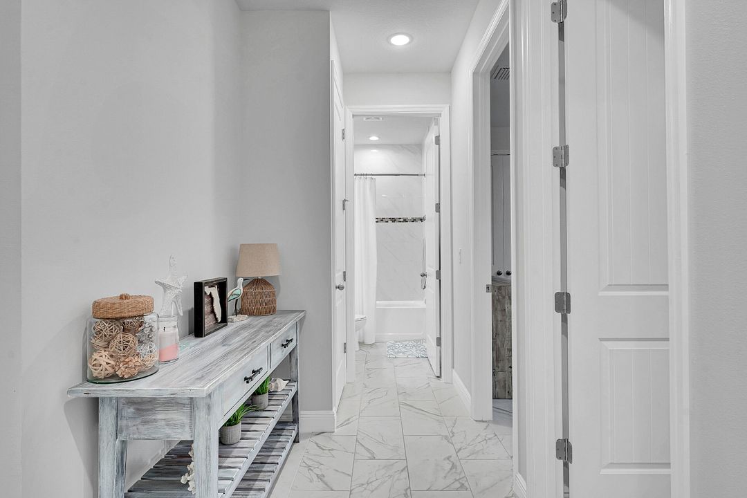 合同活跃: $460,000 (4 贝兹, 2 浴室, 1773 平方英尺)