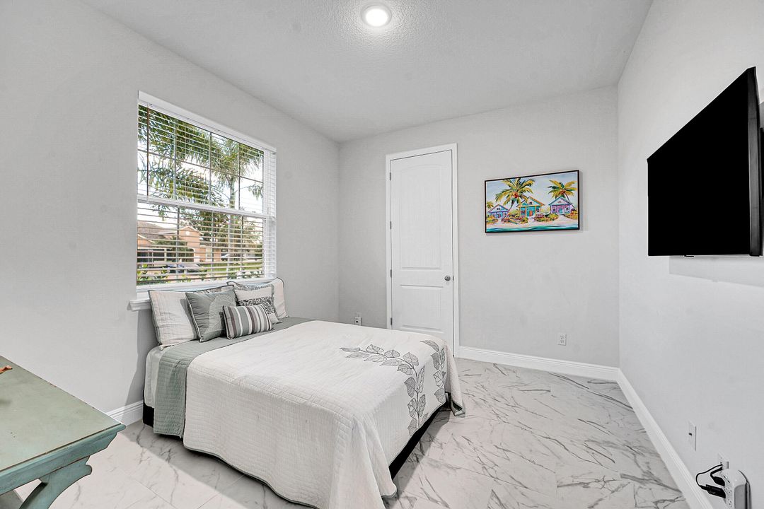 合同活跃: $460,000 (4 贝兹, 2 浴室, 1773 平方英尺)