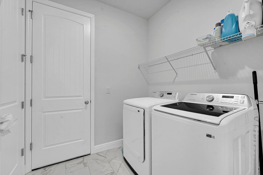 合同活跃: $460,000 (4 贝兹, 2 浴室, 1773 平方英尺)