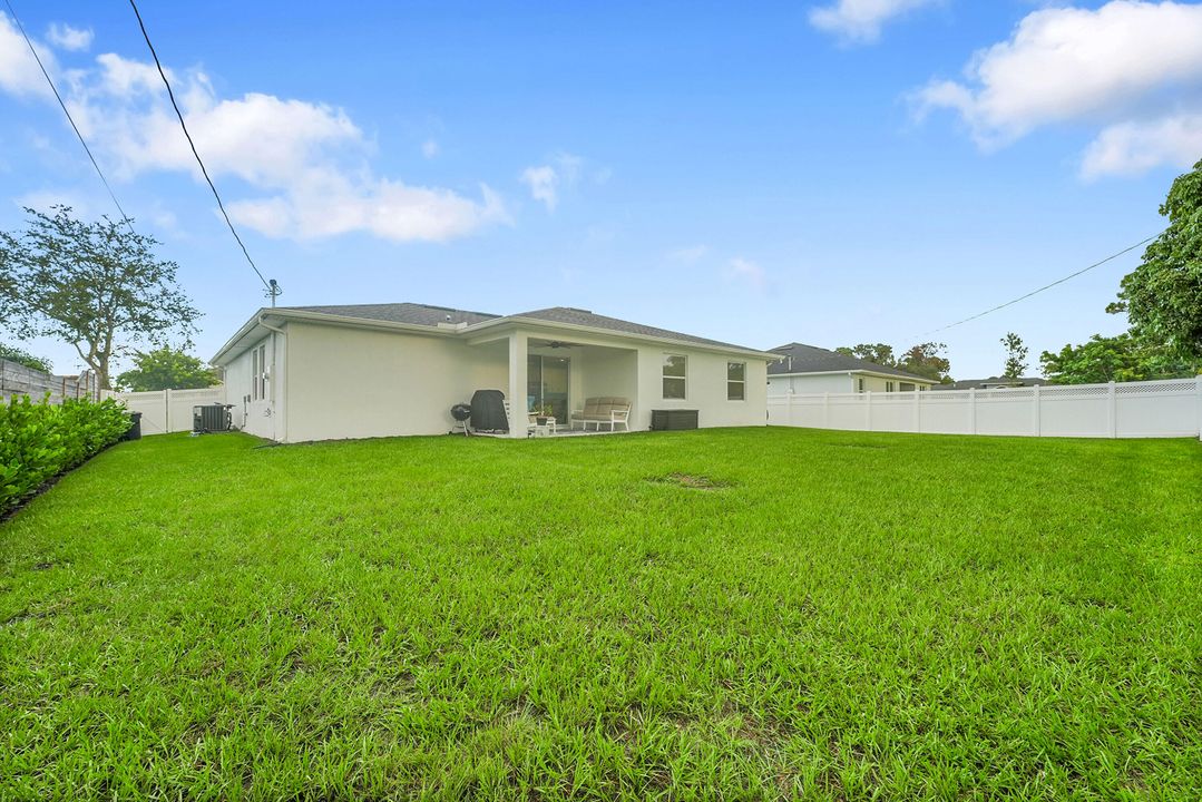 合同活跃: $460,000 (4 贝兹, 2 浴室, 1773 平方英尺)