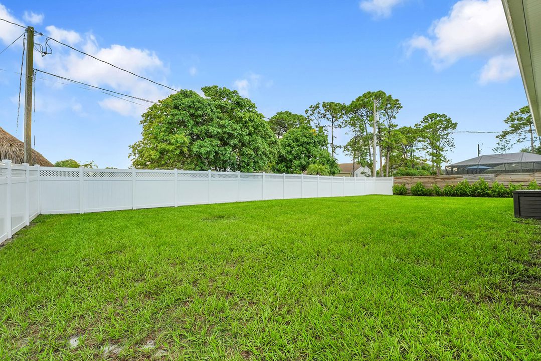 合同活跃: $460,000 (4 贝兹, 2 浴室, 1773 平方英尺)