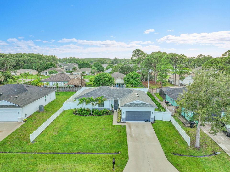 合同活跃: $460,000 (4 贝兹, 2 浴室, 1773 平方英尺)