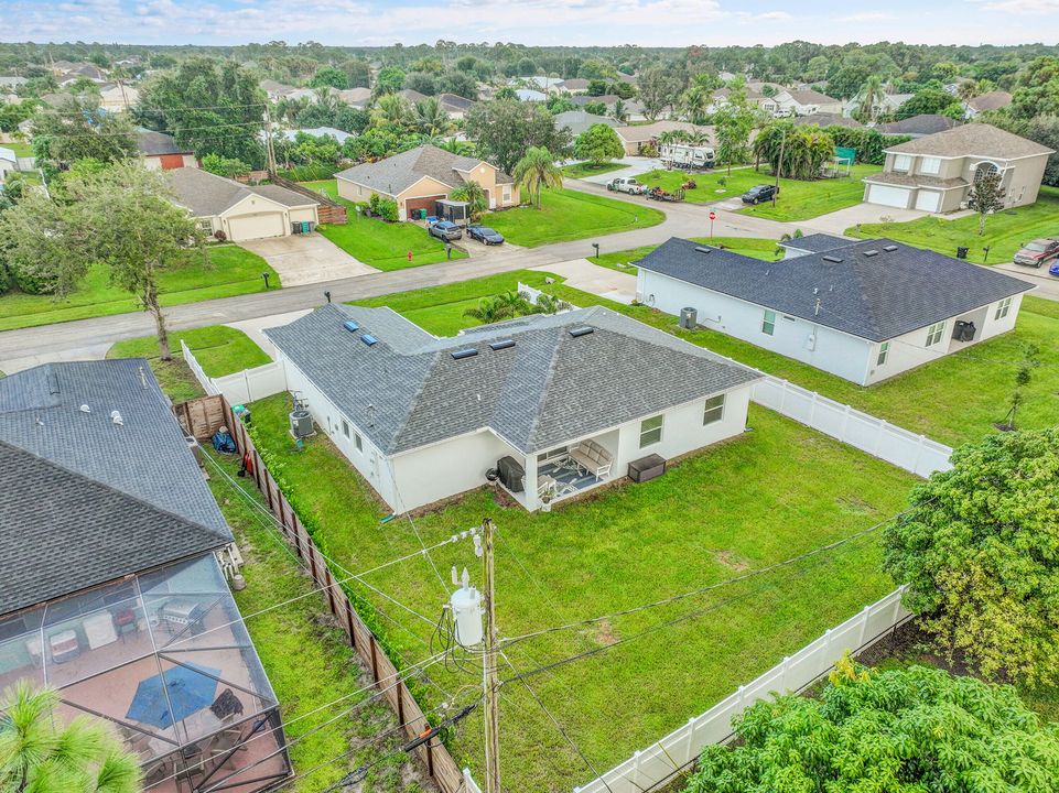 合同活跃: $460,000 (4 贝兹, 2 浴室, 1773 平方英尺)