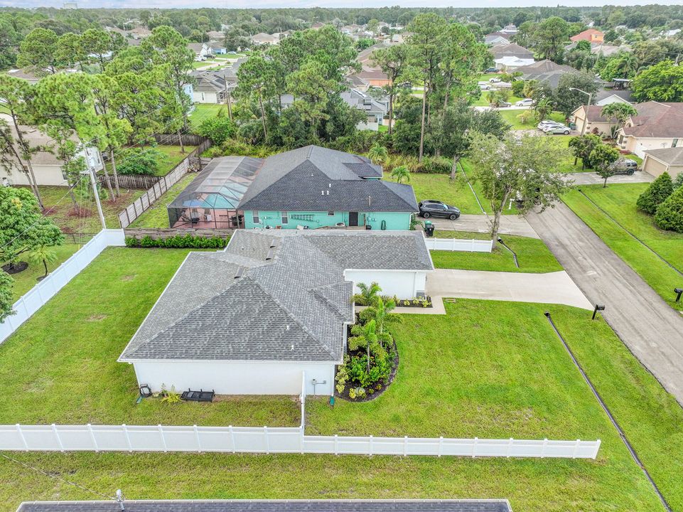 合同活跃: $460,000 (4 贝兹, 2 浴室, 1773 平方英尺)