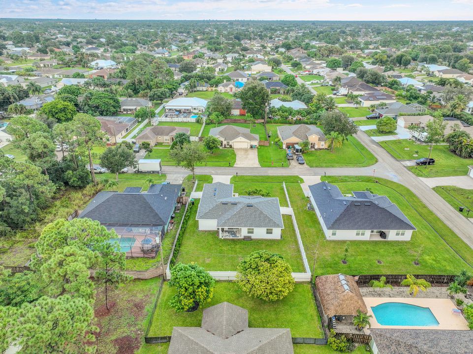 合同活跃: $460,000 (4 贝兹, 2 浴室, 1773 平方英尺)