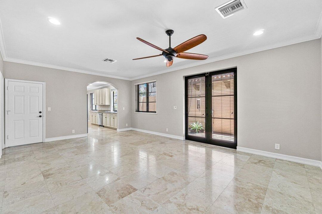 Active With Contract: $3,800 (3 beds, 2 baths, 1930 Square Feet)