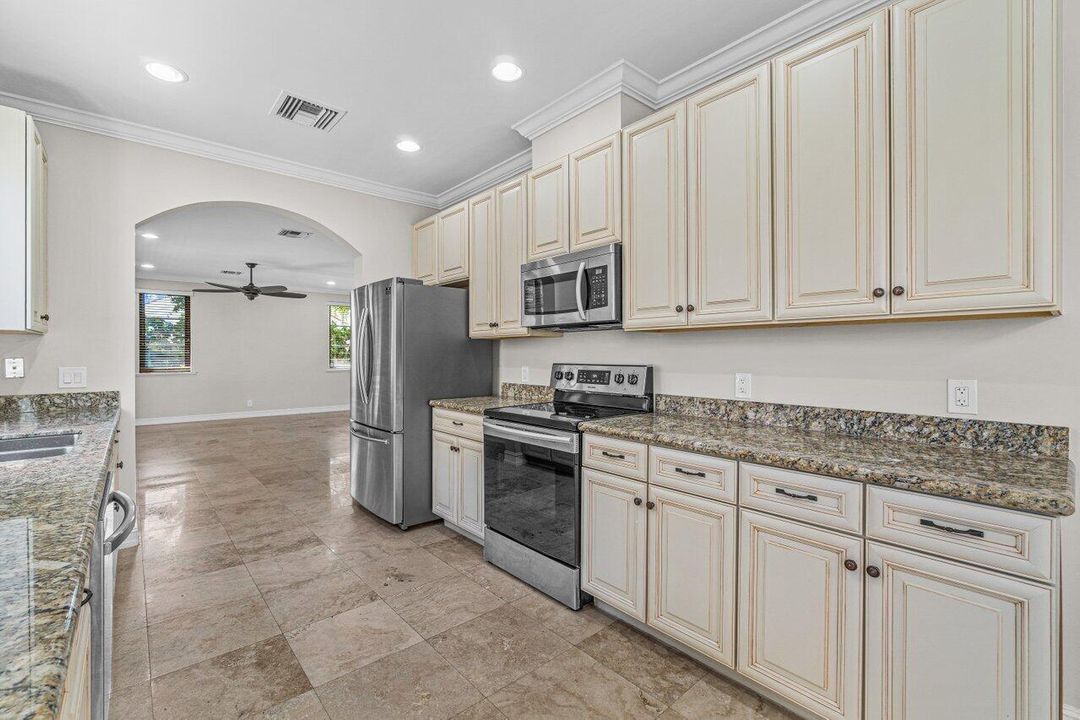 Active With Contract: $3,800 (3 beds, 2 baths, 1930 Square Feet)