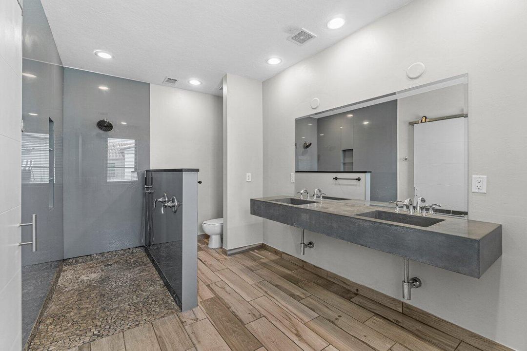 Active With Contract: $3,800 (3 beds, 2 baths, 1930 Square Feet)