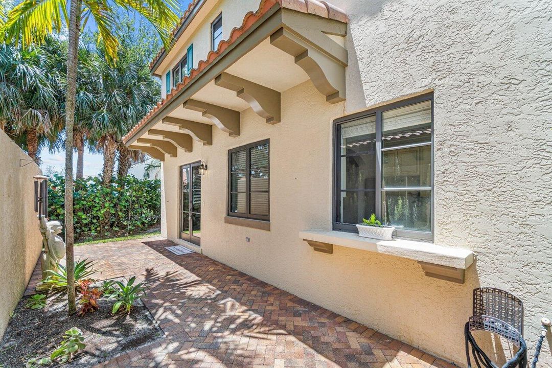 Active With Contract: $3,800 (3 beds, 2 baths, 1930 Square Feet)