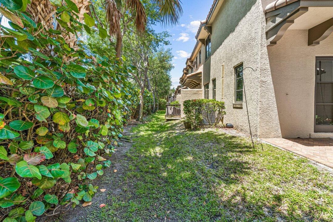 Active With Contract: $3,800 (3 beds, 2 baths, 1930 Square Feet)