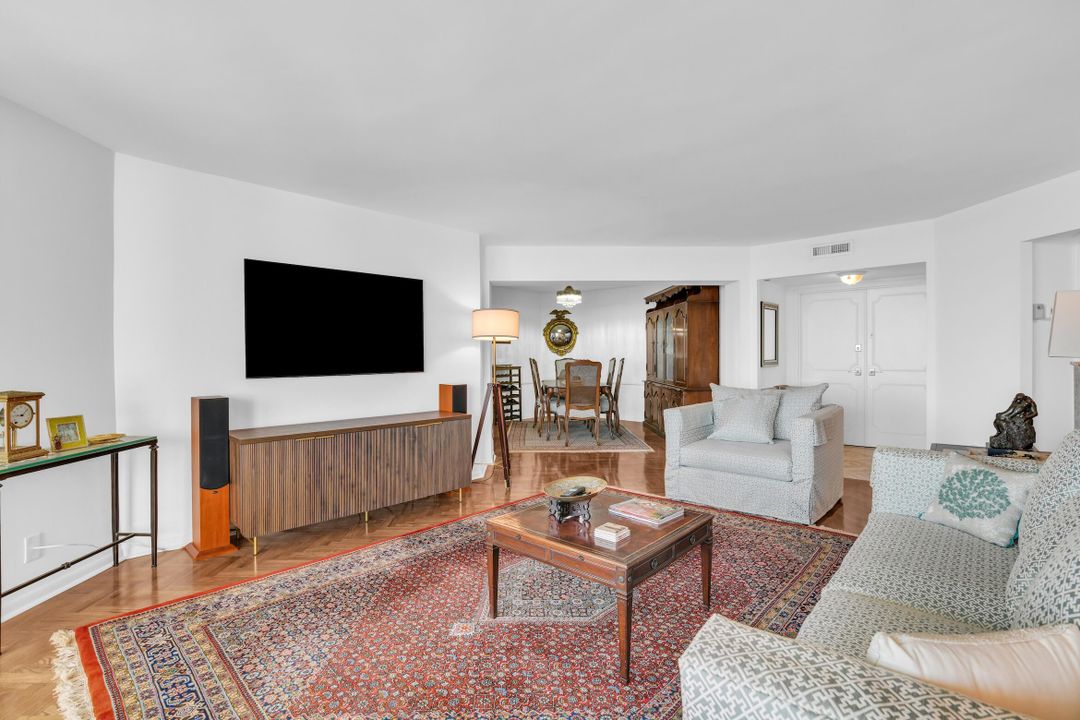 合同活跃: $10,500 (2 贝兹, 2 浴室, 1448 平方英尺)