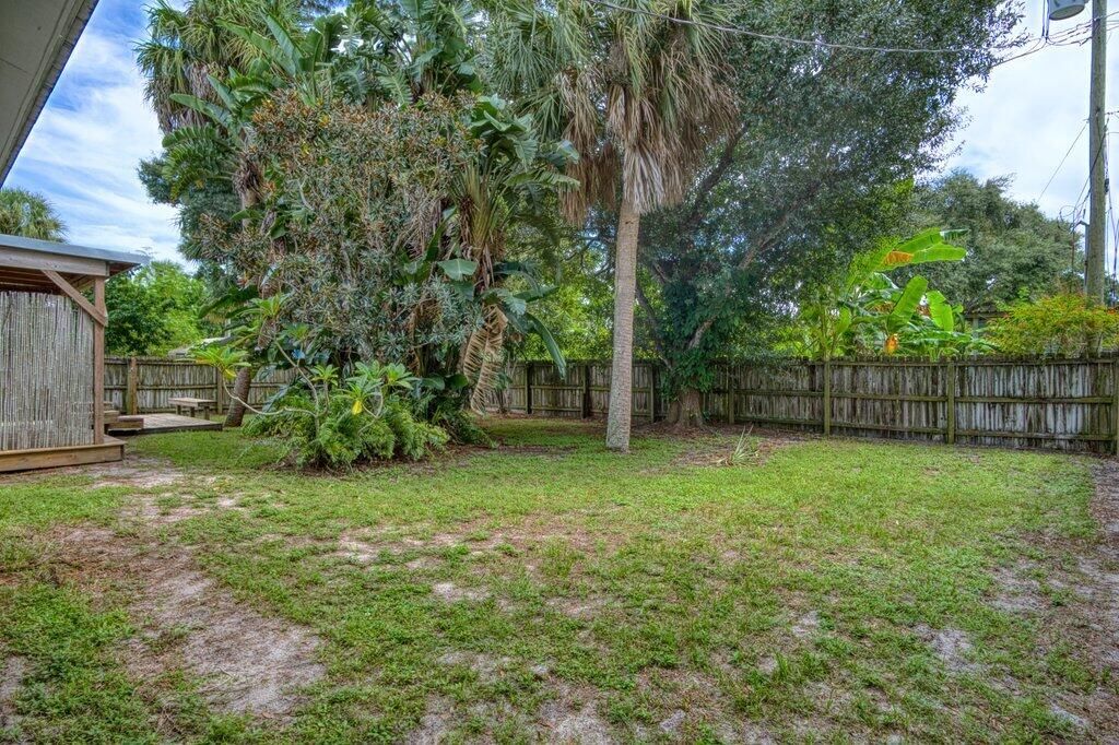 Active With Contract: $315,000 (3 beds, 2 baths, 1375 Square Feet)