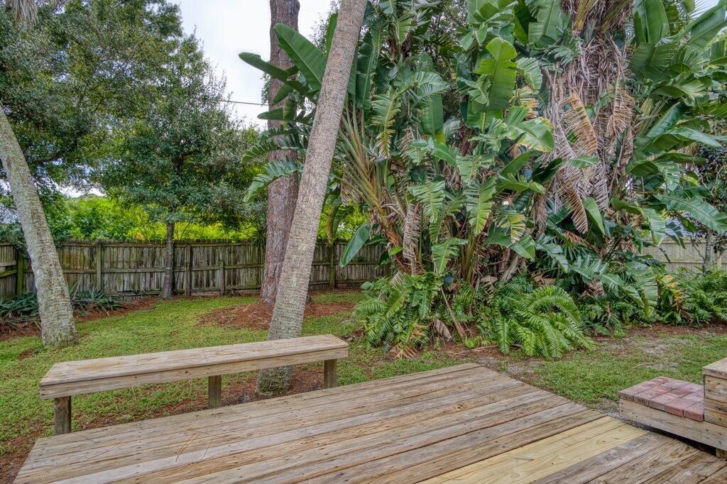 Active With Contract: $315,000 (3 beds, 2 baths, 1375 Square Feet)