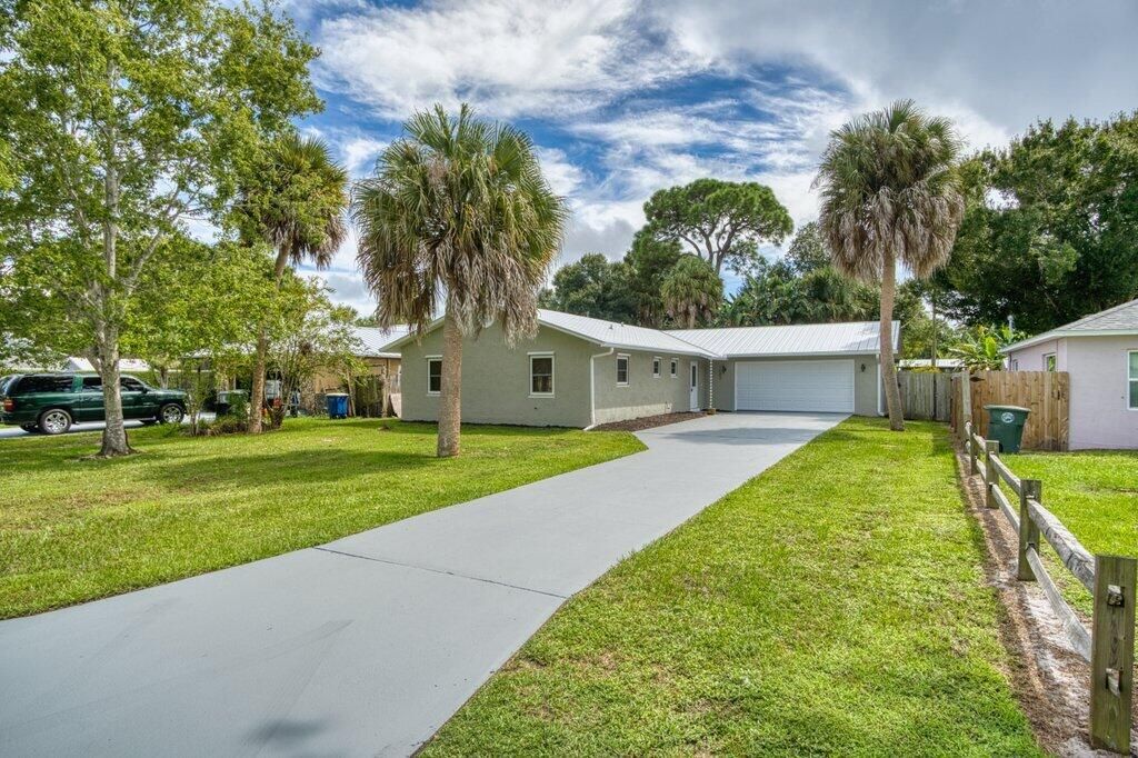 Active With Contract: $315,000 (3 beds, 2 baths, 1375 Square Feet)