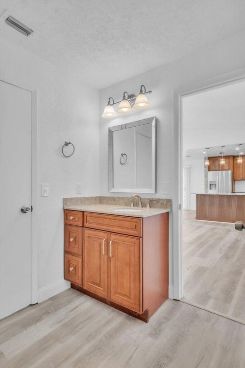 Active With Contract: $315,000 (3 beds, 2 baths, 1375 Square Feet)