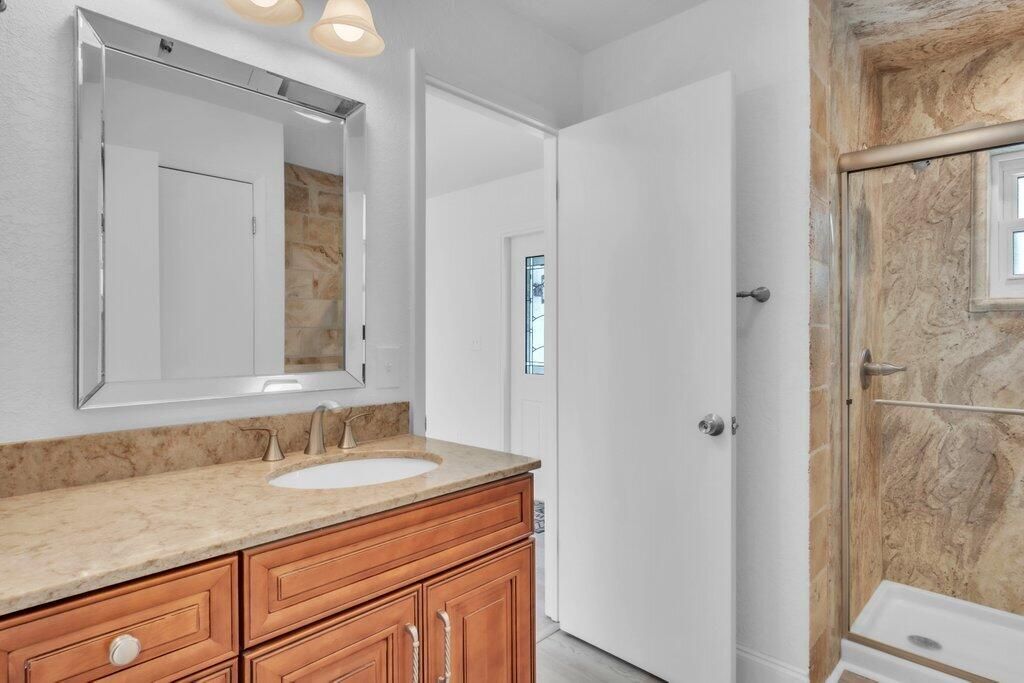 Active With Contract: $315,000 (3 beds, 2 baths, 1375 Square Feet)