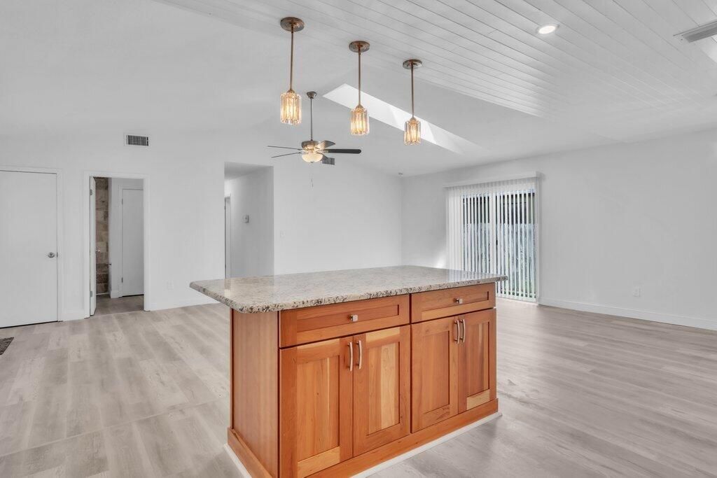 Active With Contract: $315,000 (3 beds, 2 baths, 1375 Square Feet)