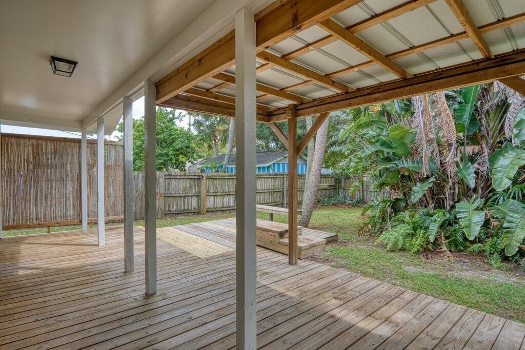 Active With Contract: $315,000 (3 beds, 2 baths, 1375 Square Feet)