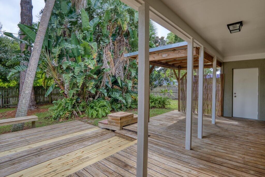 Active With Contract: $315,000 (3 beds, 2 baths, 1375 Square Feet)