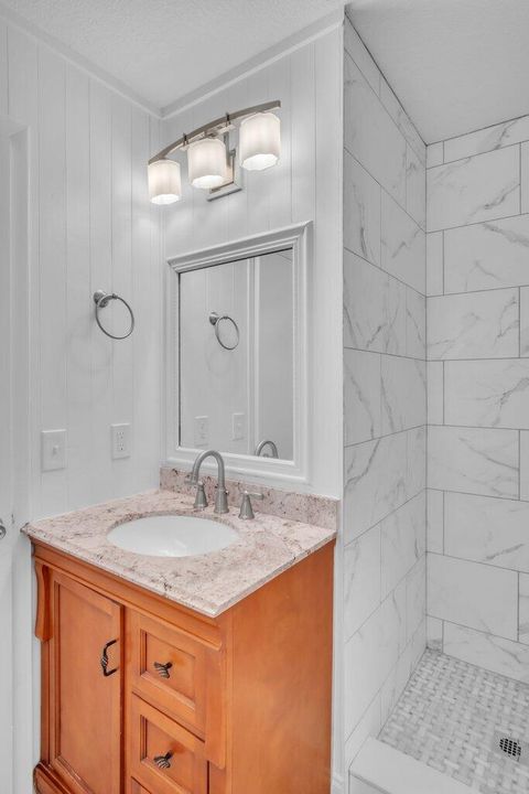 Active With Contract: $315,000 (3 beds, 2 baths, 1375 Square Feet)