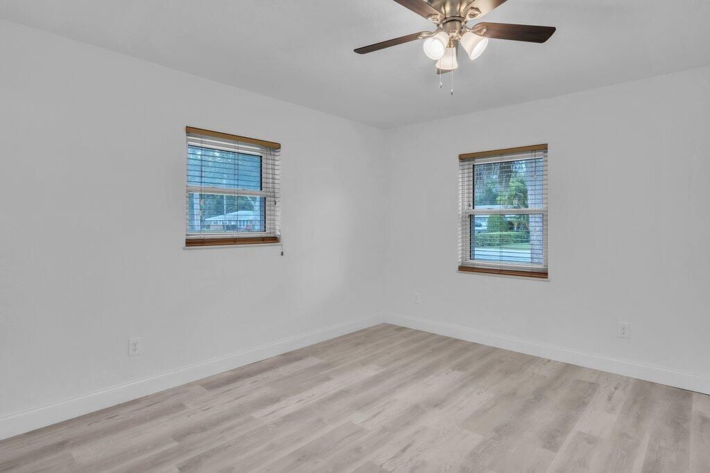 Active With Contract: $315,000 (3 beds, 2 baths, 1375 Square Feet)