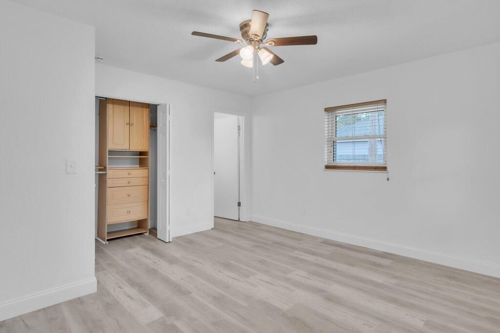 Active With Contract: $315,000 (3 beds, 2 baths, 1375 Square Feet)