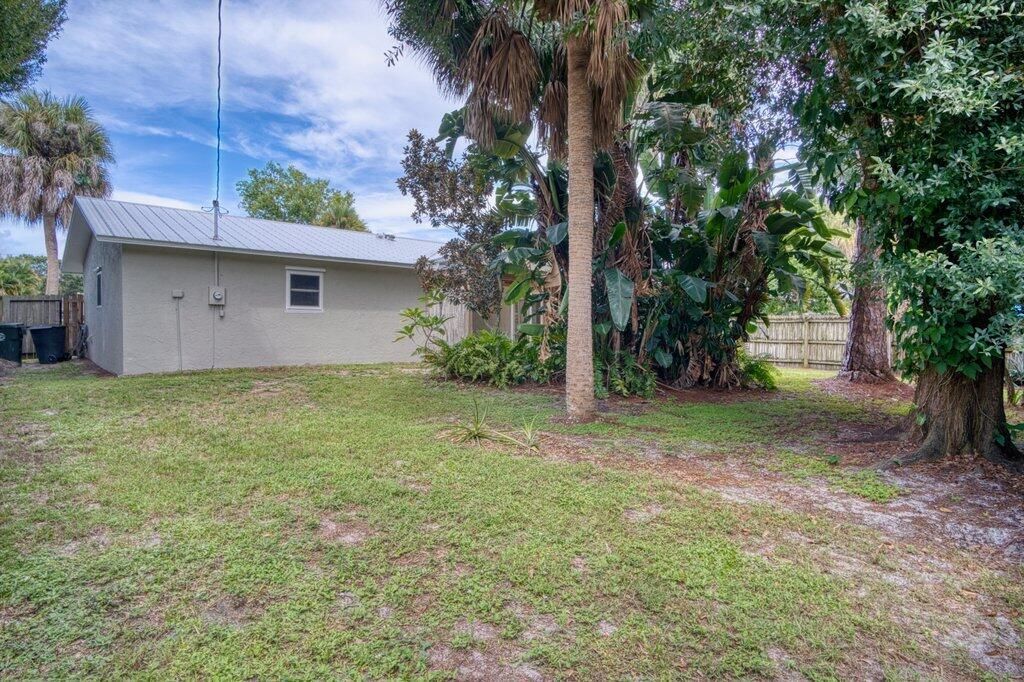 Active With Contract: $315,000 (3 beds, 2 baths, 1375 Square Feet)