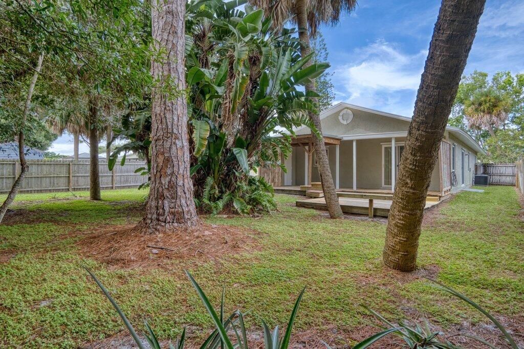 Active With Contract: $315,000 (3 beds, 2 baths, 1375 Square Feet)