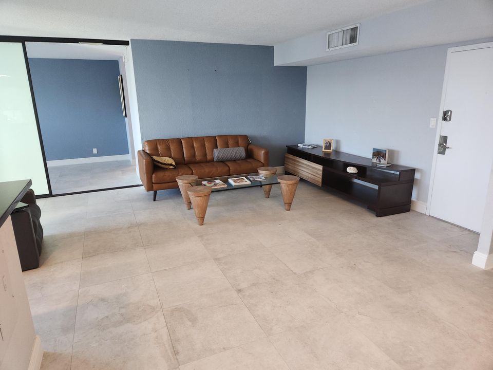 For Rent: $7,000 (2 beds, 2 baths, 1270 Square Feet)