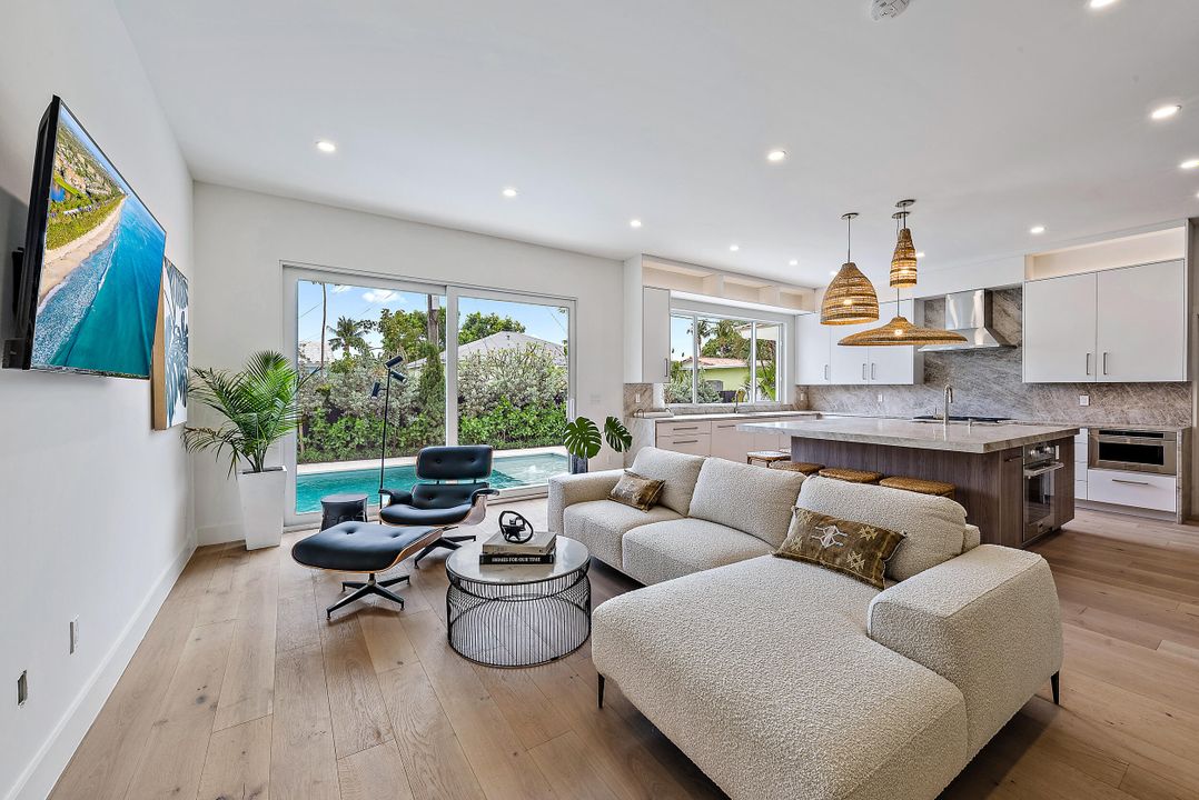 For Rent: $25,000 (5 beds, 3 baths, 2440 Square Feet)