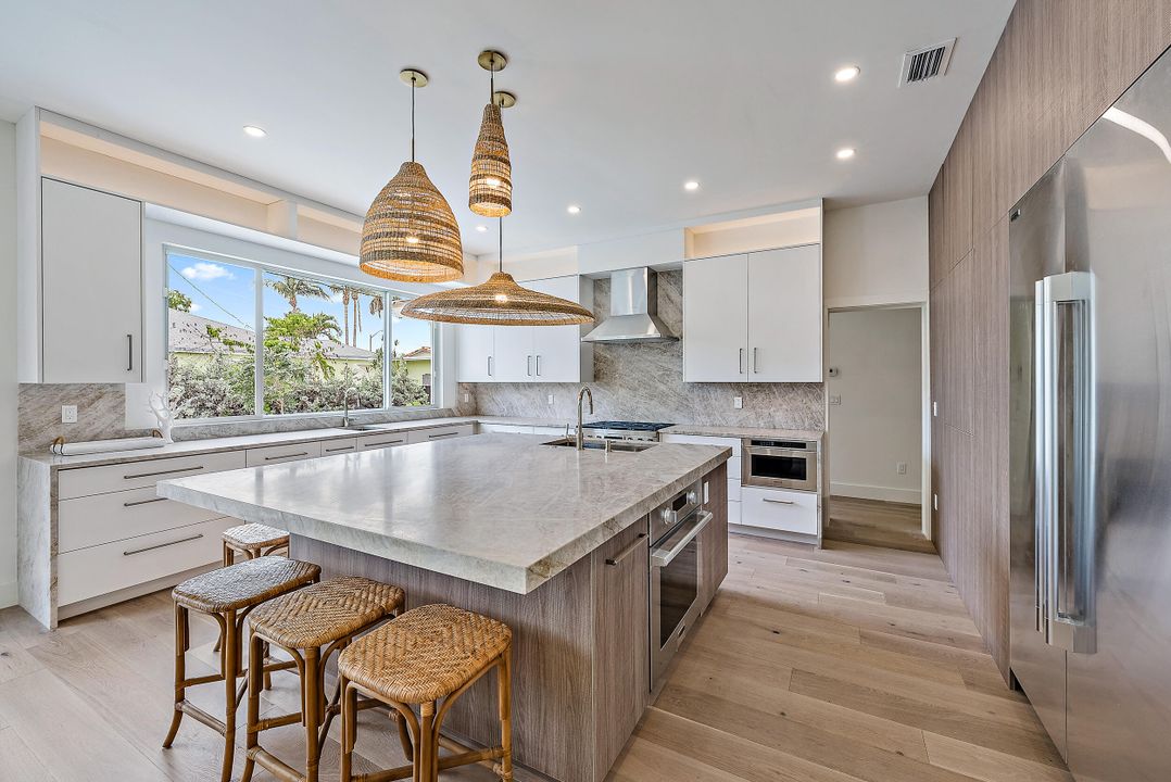 For Rent: $25,000 (5 beds, 3 baths, 2440 Square Feet)