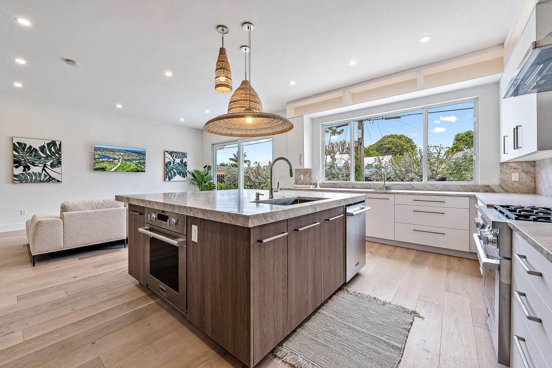 For Rent: $25,000 (5 beds, 3 baths, 2440 Square Feet)