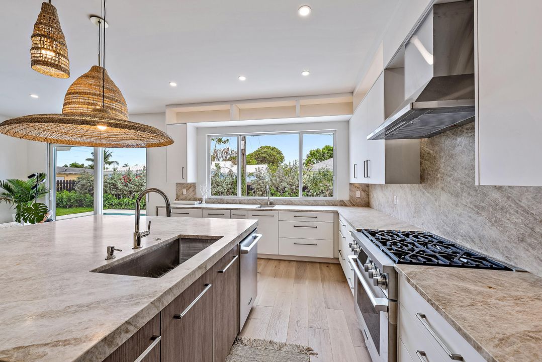 For Rent: $25,000 (5 beds, 3 baths, 2440 Square Feet)