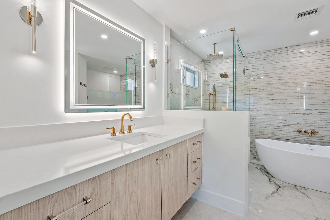 For Rent: $25,000 (5 beds, 3 baths, 2440 Square Feet)