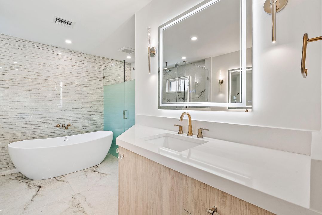 For Rent: $25,000 (5 beds, 3 baths, 2440 Square Feet)