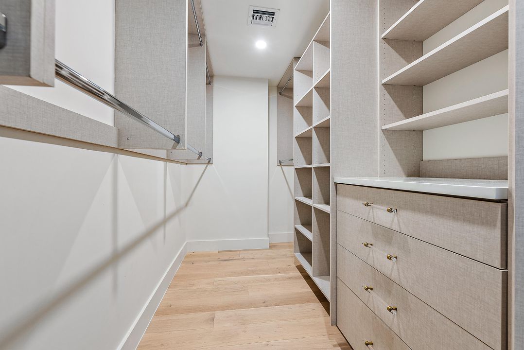 For Rent: $25,000 (5 beds, 3 baths, 2440 Square Feet)