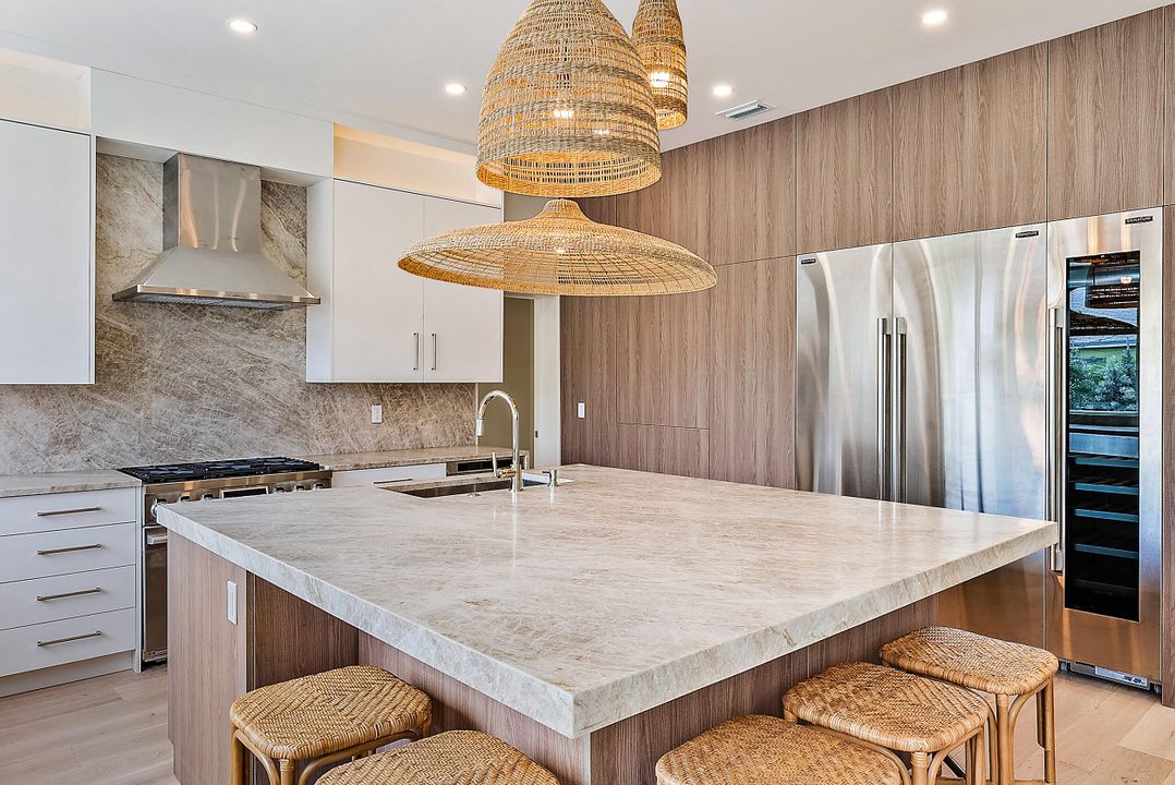 For Rent: $25,000 (5 beds, 3 baths, 2440 Square Feet)