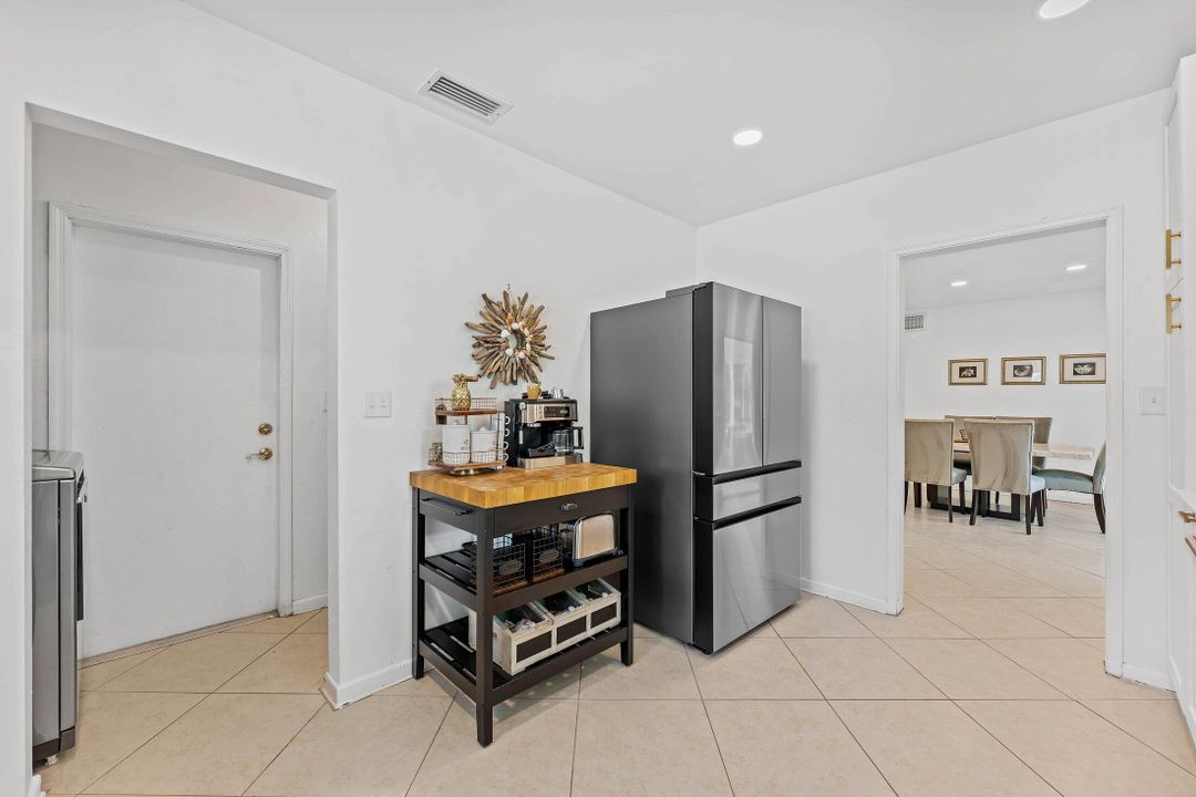 Active With Contract: $688,000 (3 beds, 2 baths, 1620 Square Feet)