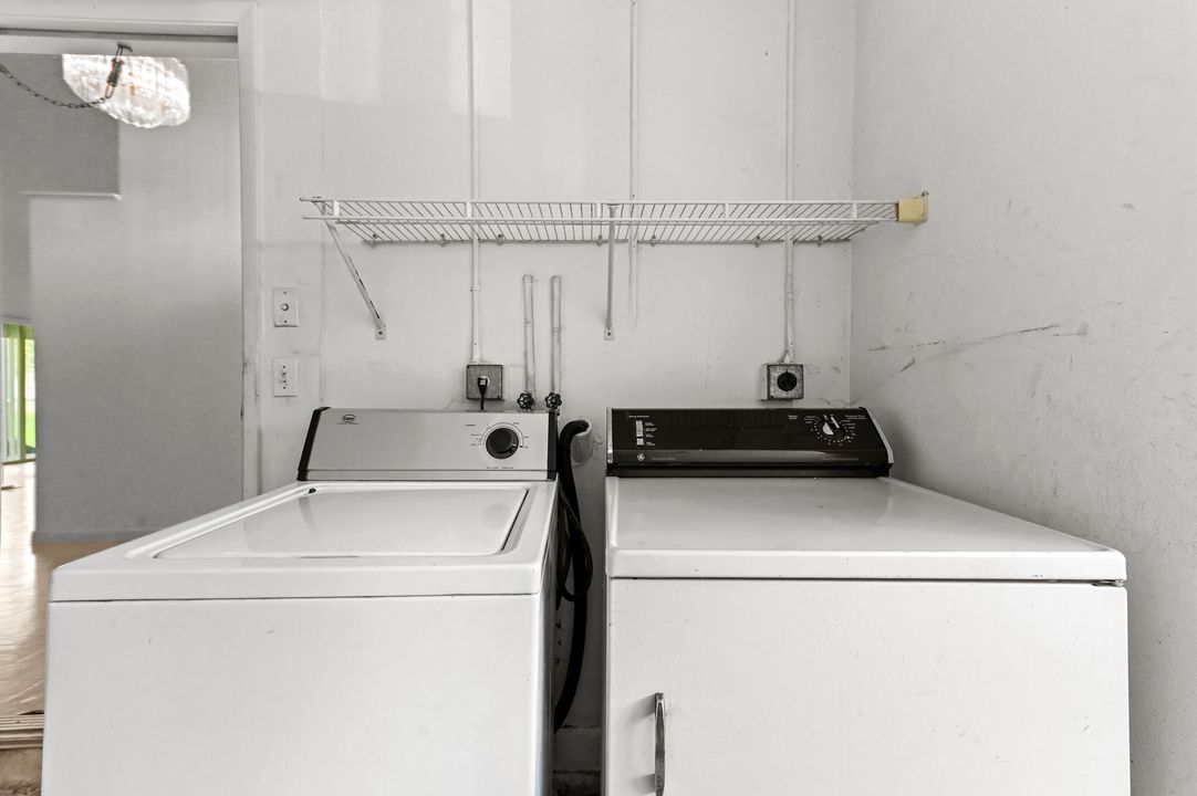 合同活跃: $195,000 (2 贝兹, 2 浴室, 1220 平方英尺)