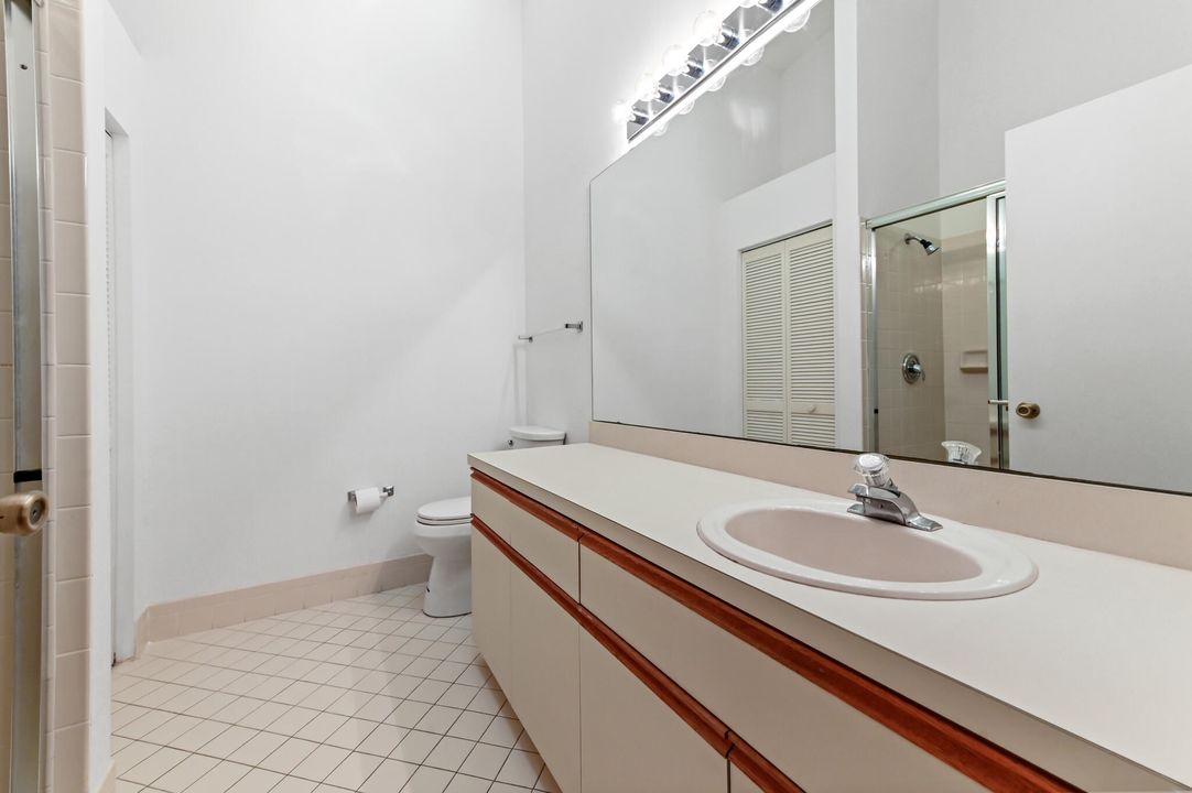 合同活跃: $195,000 (2 贝兹, 2 浴室, 1220 平方英尺)