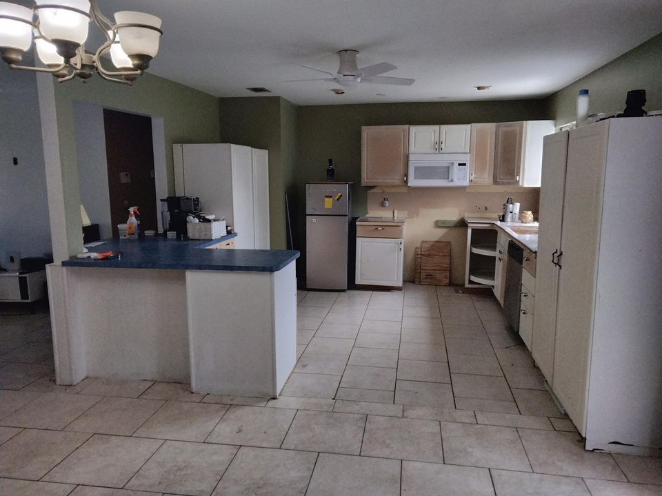 Active With Contract: $299,500 (3 beds, 2 baths, 1344 Square Feet)