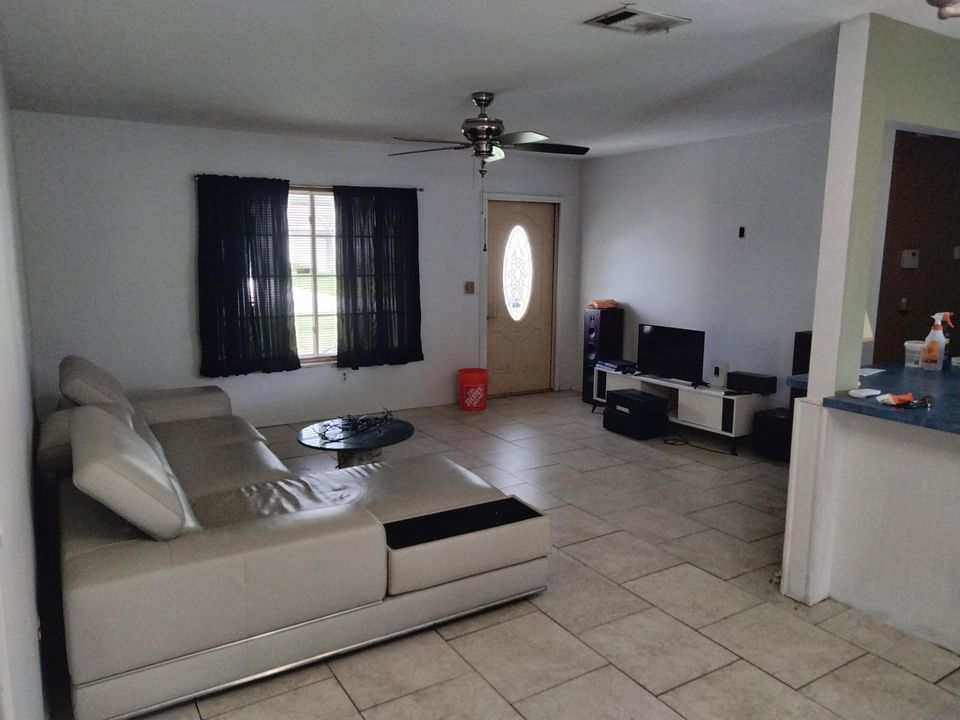 Active With Contract: $299,500 (3 beds, 2 baths, 1344 Square Feet)