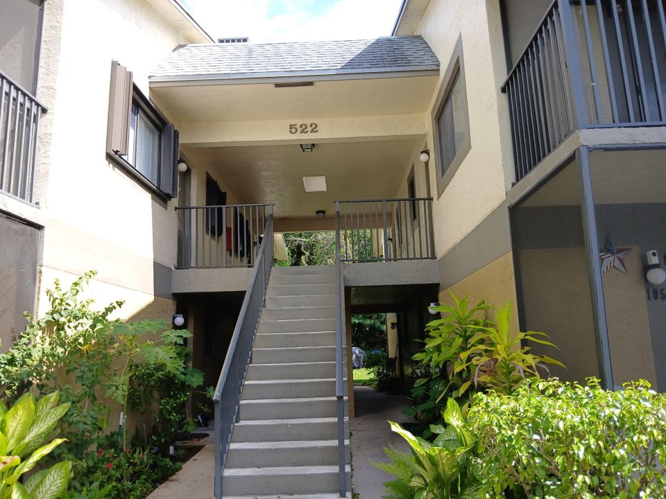 Под контрактом: $1,900 (2 спален, 2 ванн, 887 Квадратных фут)