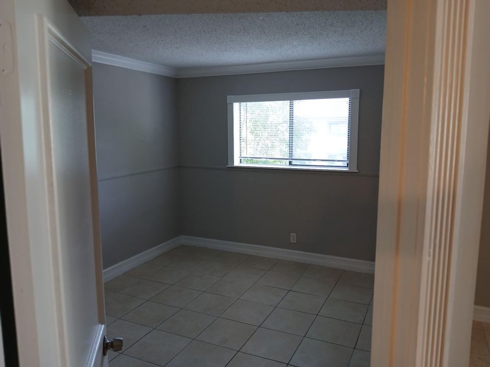 Под контрактом: $1,900 (2 спален, 2 ванн, 887 Квадратных фут)