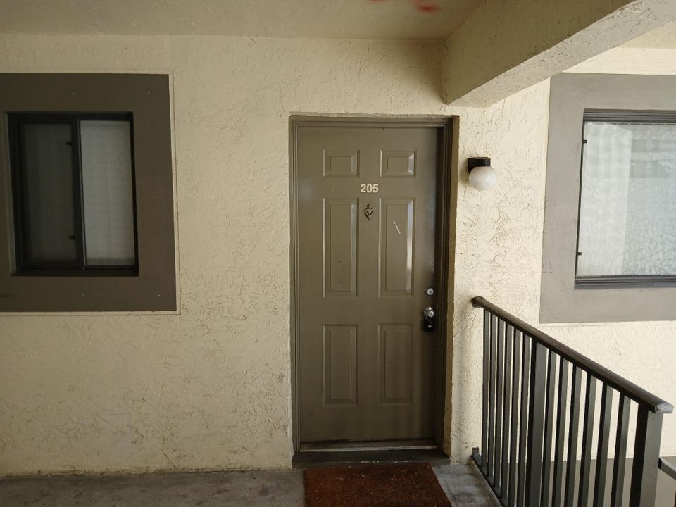 Под контрактом: $1,900 (2 спален, 2 ванн, 887 Квадратных фут)