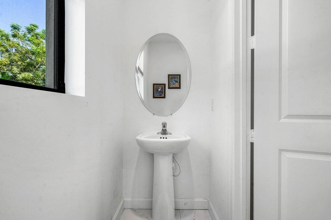 Под контрактом: $3,300 (4 спален, 2 ванн, 1743 Квадратных фут)